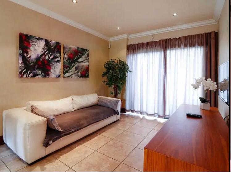 To Let 1 Bedroom Property for Rent in Table View Western Cape